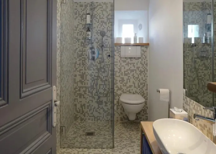 - Modern Balcony Flat Perfect Location *