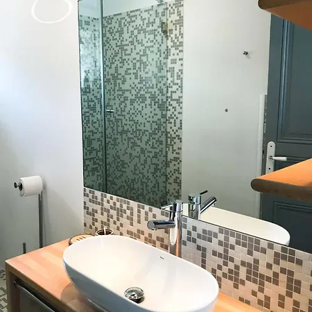 Apartment - Modern Balcony Flat Perfect Location *