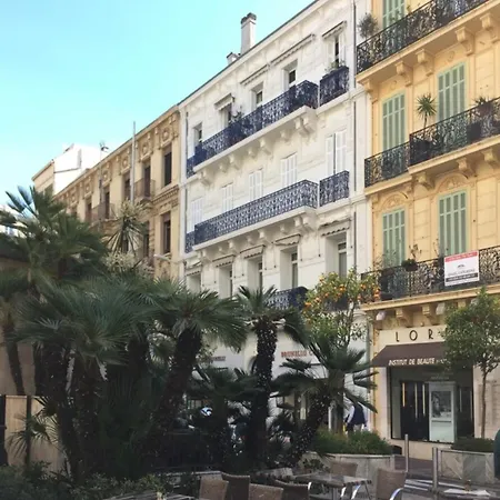 Apartment - Modern Balcony Flat Perfect Location *