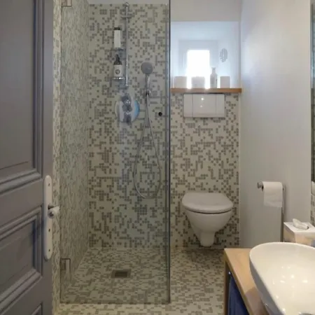 - Modern Balcony Flat Perfect Location *