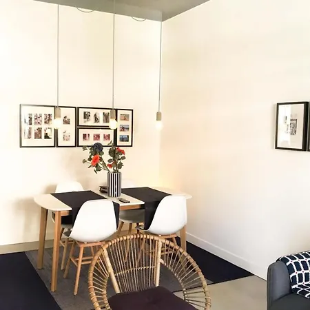 - Modern Balcony Flat Perfect Location *