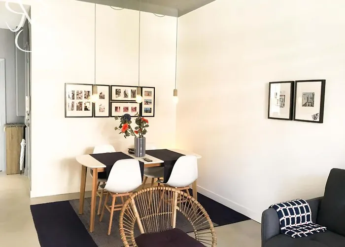 - Modern Balcony Flat Perfect Location *